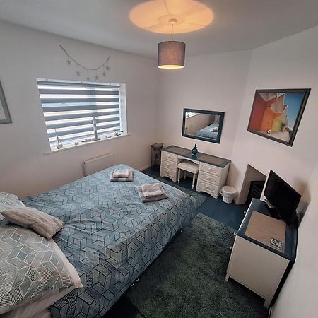 By The Sea, Home From Home Sleeps 6 Милфорд он Сий Екстериор снимка