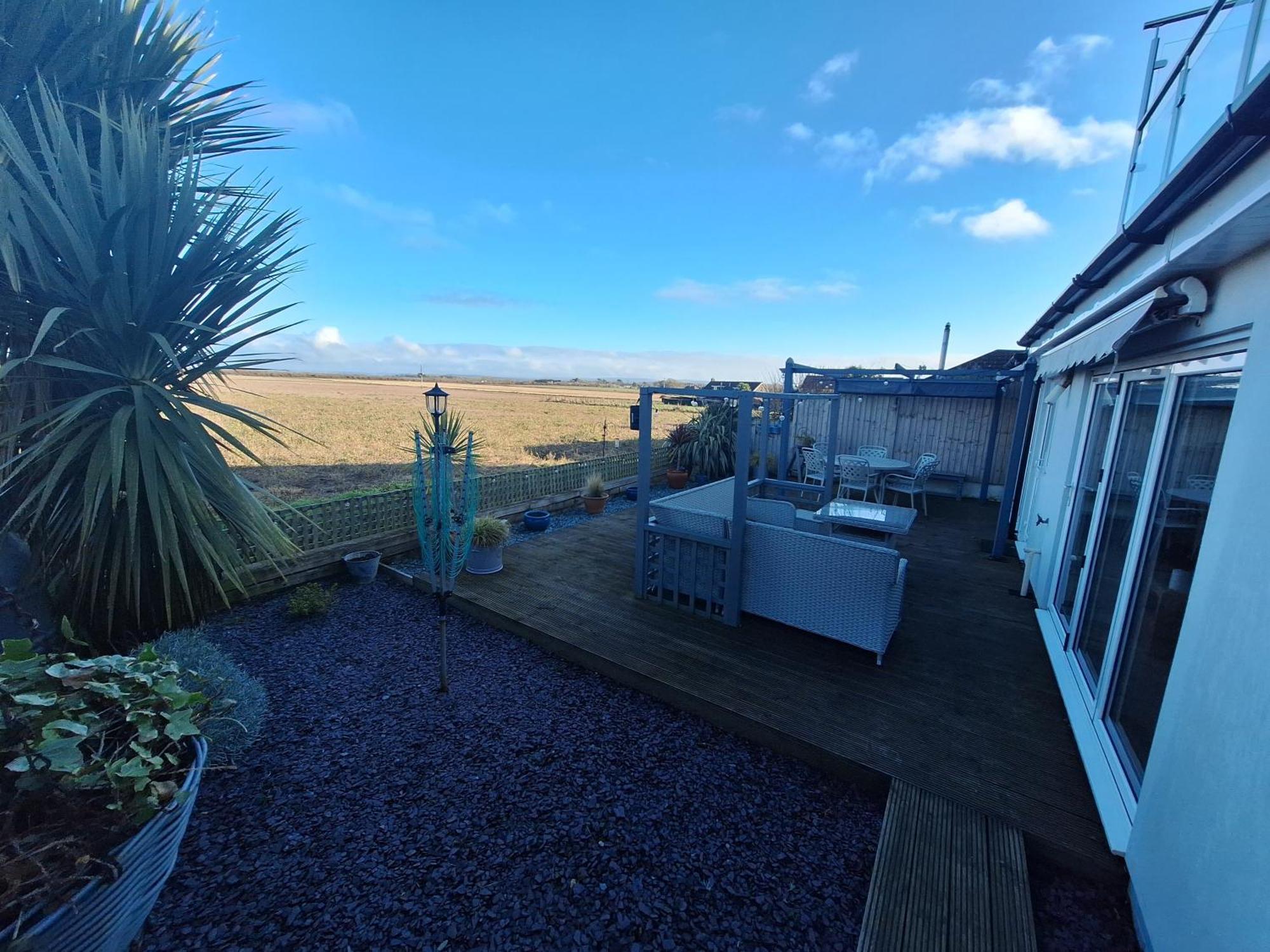 By The Sea, Home From Home Sleeps 6 Милфорд он Сий Екстериор снимка