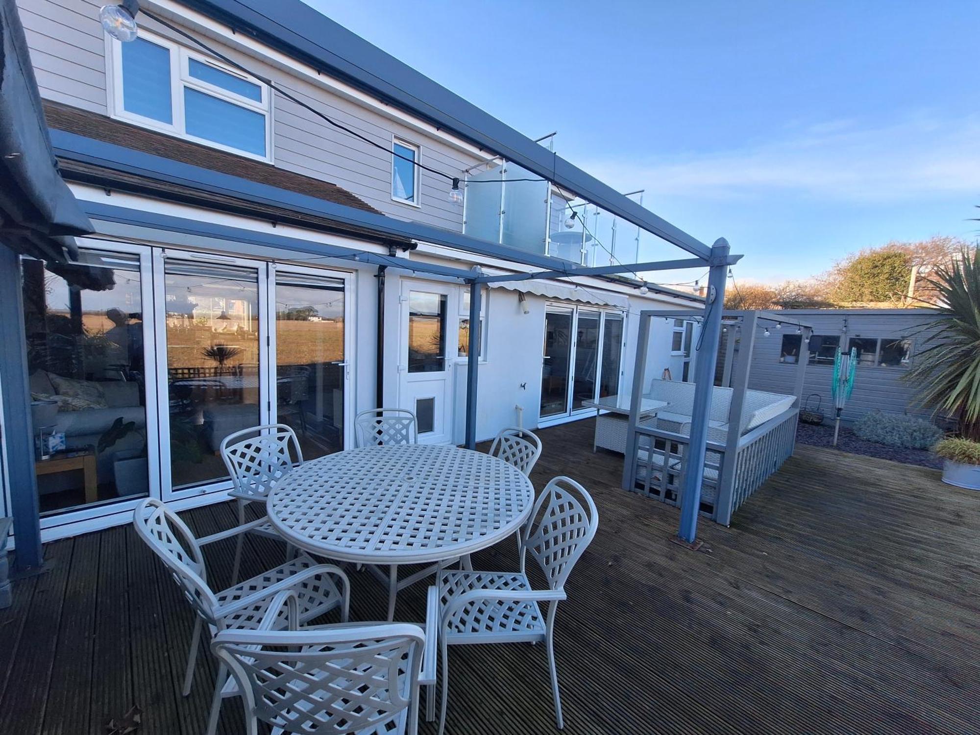 By The Sea, Home From Home Sleeps 6 Милфорд он Сий Екстериор снимка